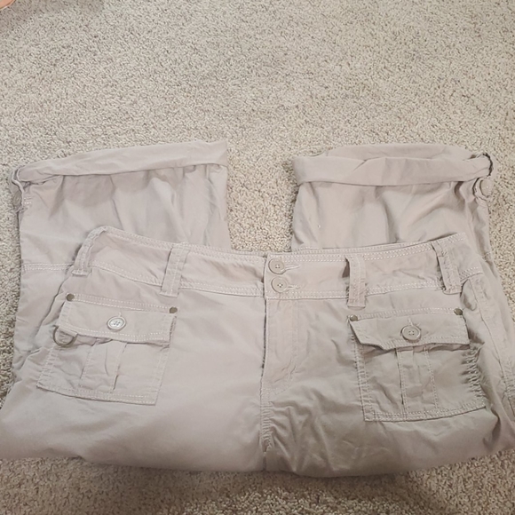 *HUGE SALE* Khaki capris - Picture 1 of 7